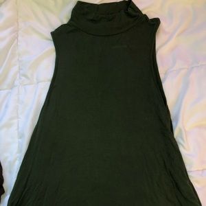 Olive green turtle neck/short sleeve